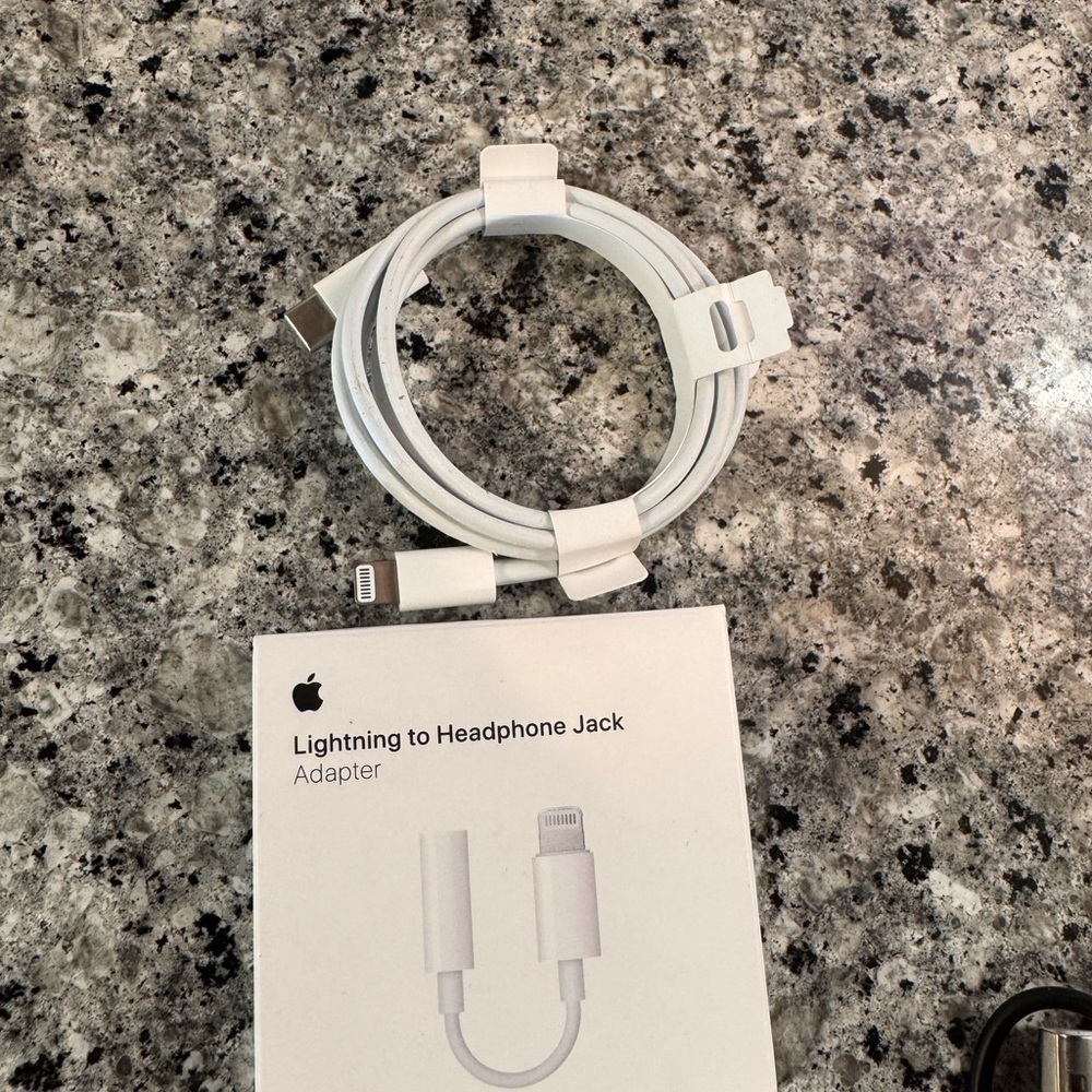Apple Lightning to Headphone Jack Adapter - Classic White